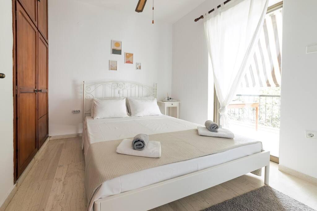 Seaside Escape Apartment Saronida Buitenkant foto